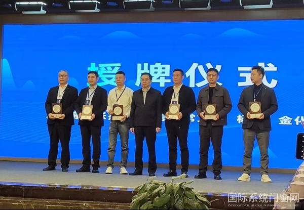 1761704279943537.jpg ef95a4a7246eafb2f9d2142b76d28470.jpg